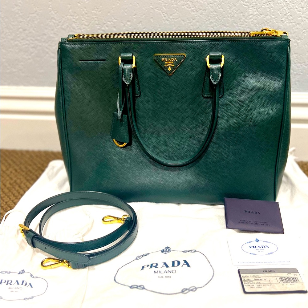 Prada Large Galleria Saffiano leather bag in Emerald Green